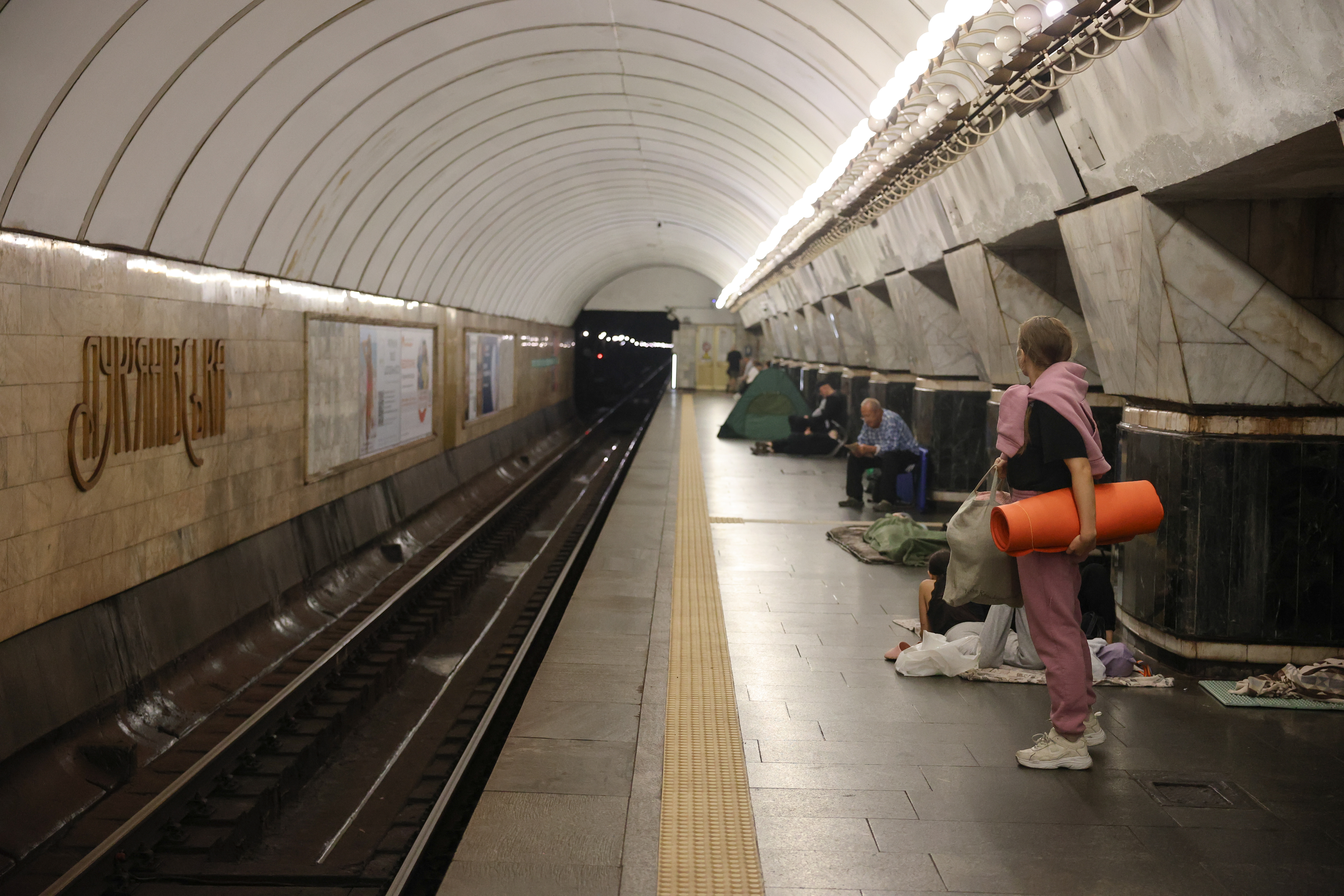 Під час ворожої атаки вночі на станціях метро укривалося більше 23,5 тис людей - фото 3