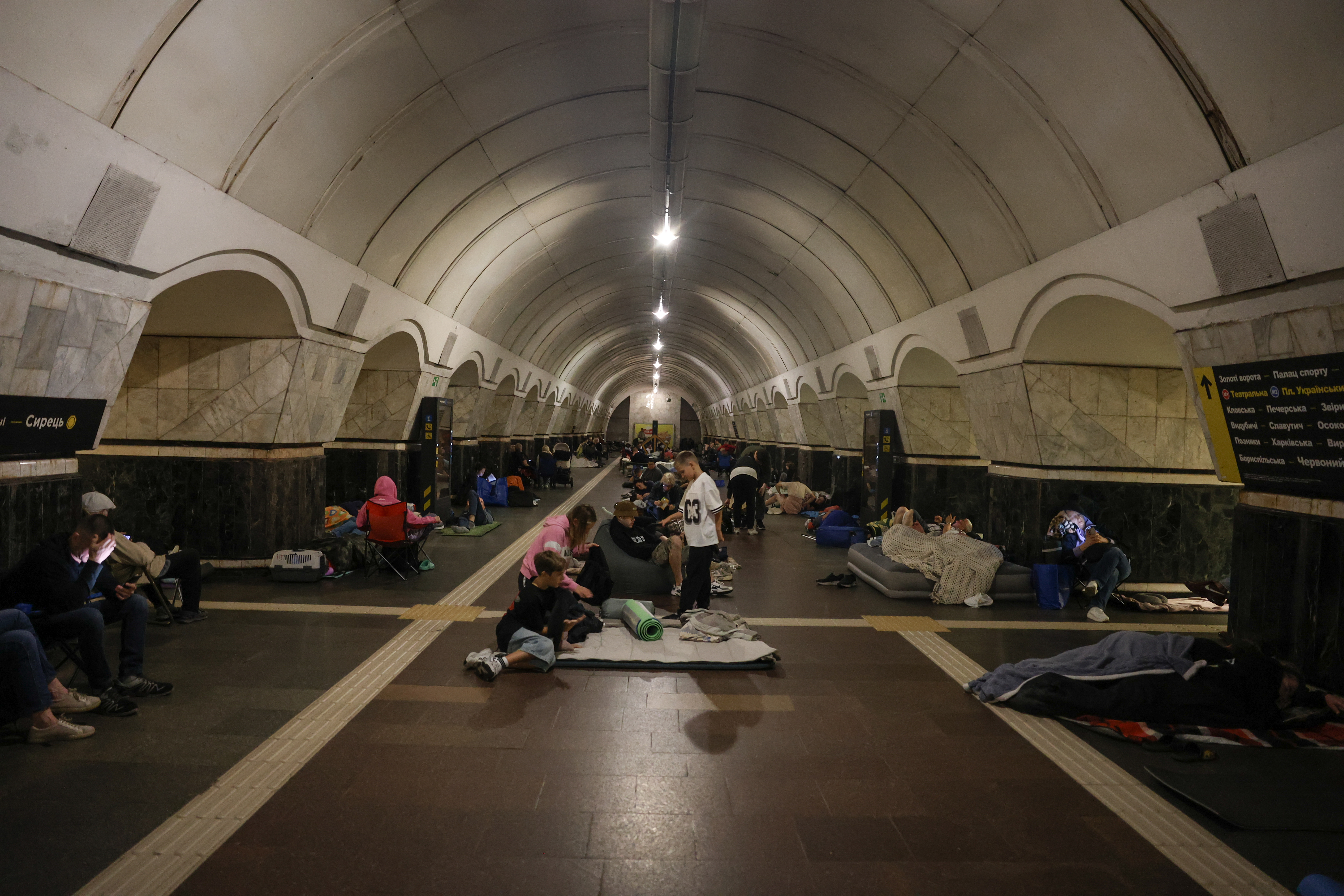 Під час ворожої атаки вночі на станціях метро укривалося більше 23,5 тис людей