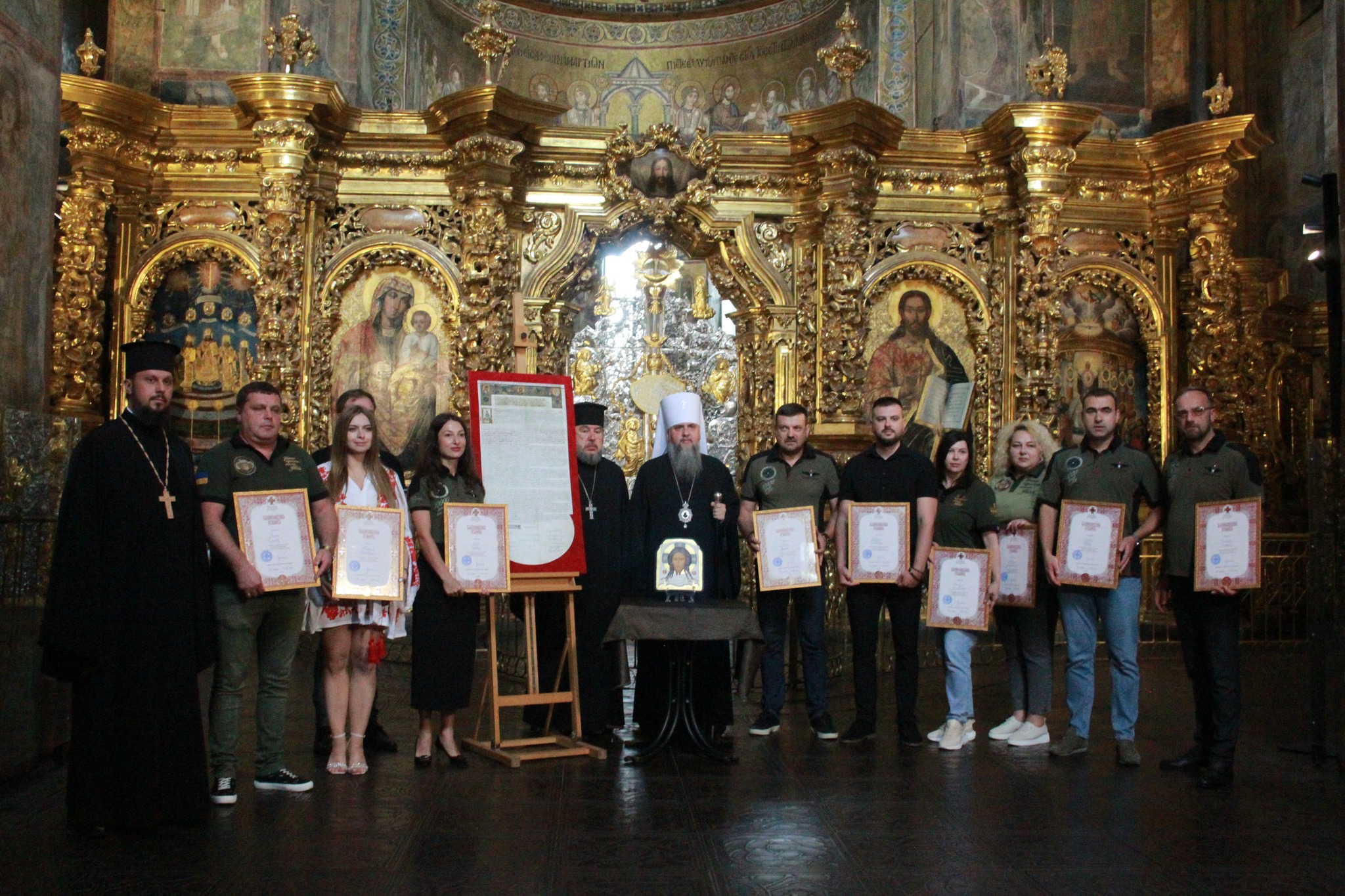 У Софії Київській підписали копію Томосу: документ виставлять на благодійний аукціон - фото 2