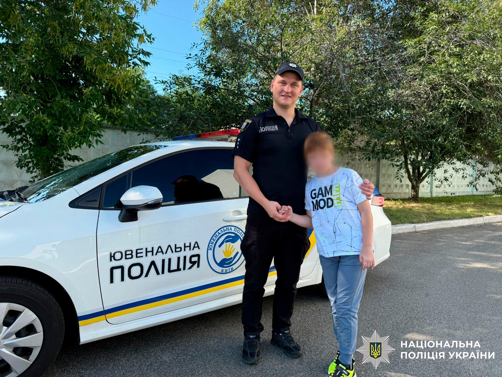 Ювенальні поліцейські врятували зниклого малолітнього хлопчика, діставши його з водойми