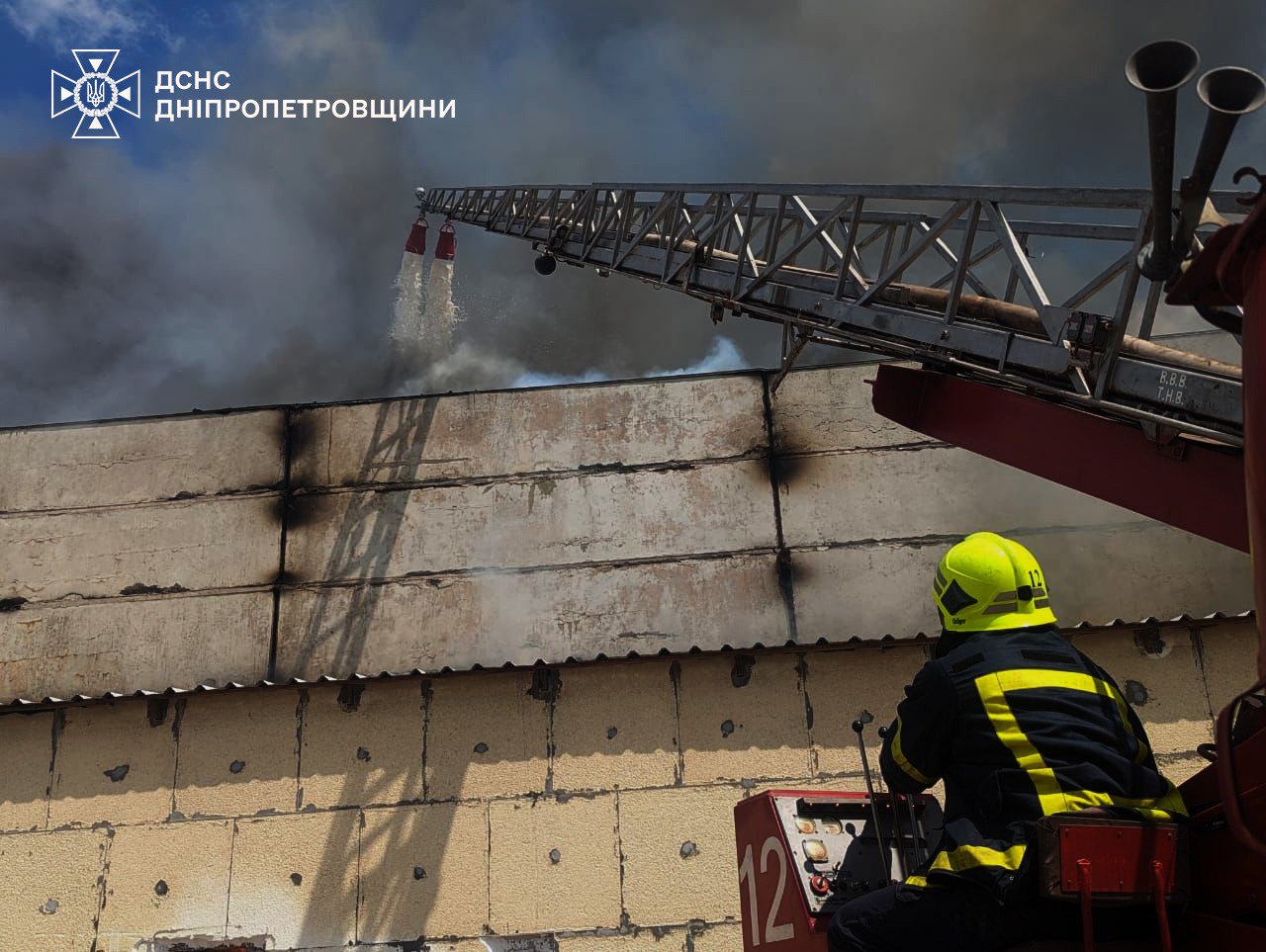 Три людини загинули у Кривому Розі під час пожежі на виробництві - фото 4