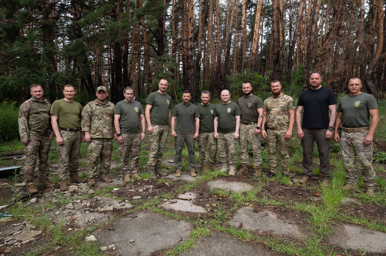 Володимир Зеленський поїхав до військових на Вовчанському напрямку - фото 10