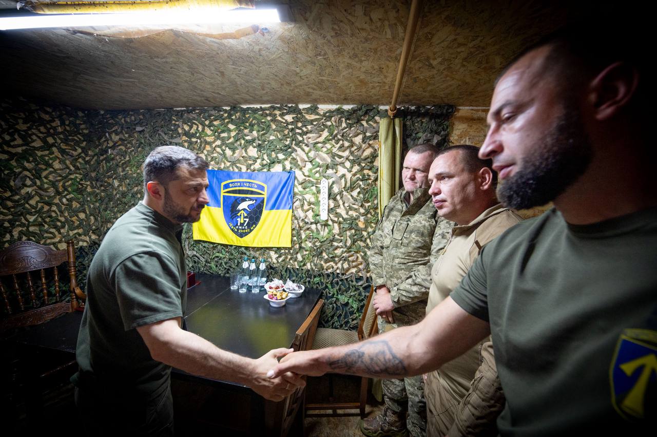 Володимир Зеленський поїхав до військових на Вовчанському напрямку - фото 9