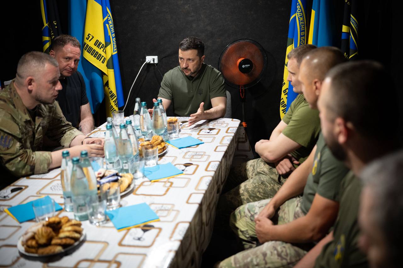 Володимир Зеленський поїхав до військових на Вовчанському напрямку - фото 7