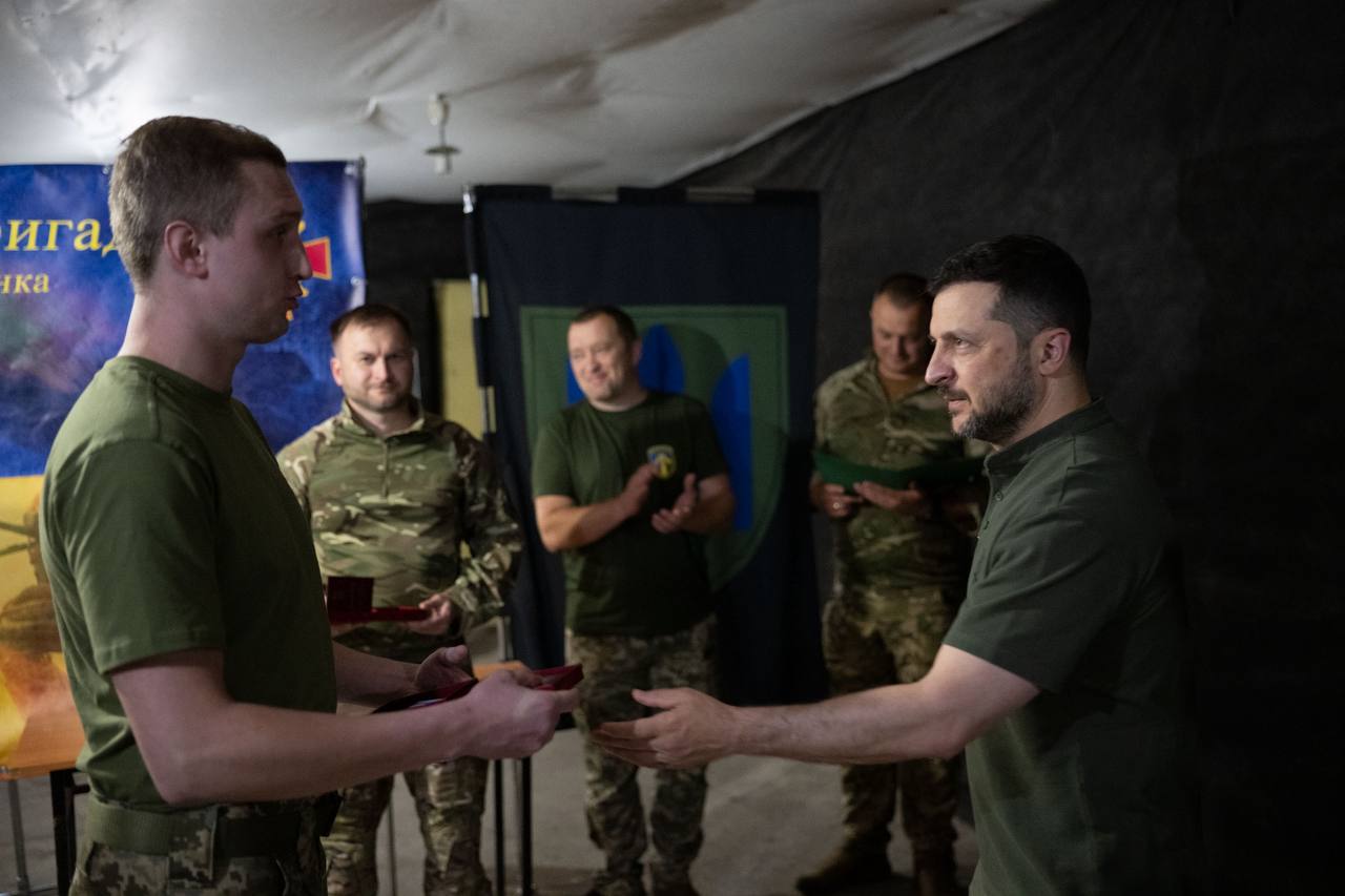 Володимир Зеленський поїхав до військових на Вовчанському напрямку - фото 6