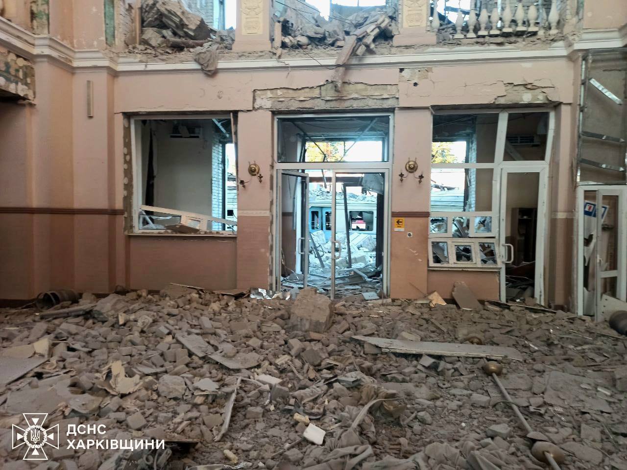 Великий обстріл Лозової: є жертви і руйнування - фото 4