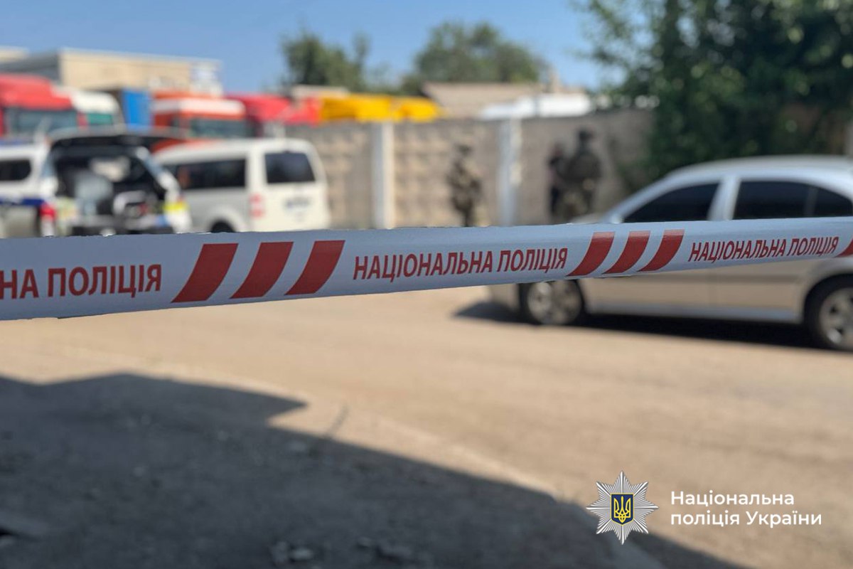 У Черкасах затримали чоловіка, який погрожував підірвати гранату. Відео