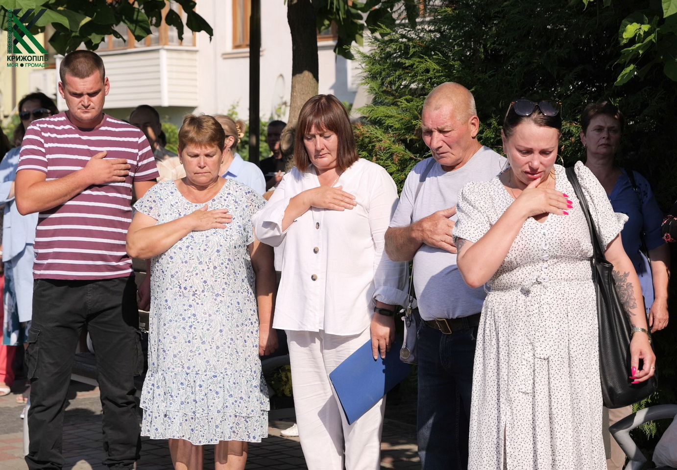 У громаді на Вінниччині рідним полеглих воїнів передали державні нагороди - фото 11