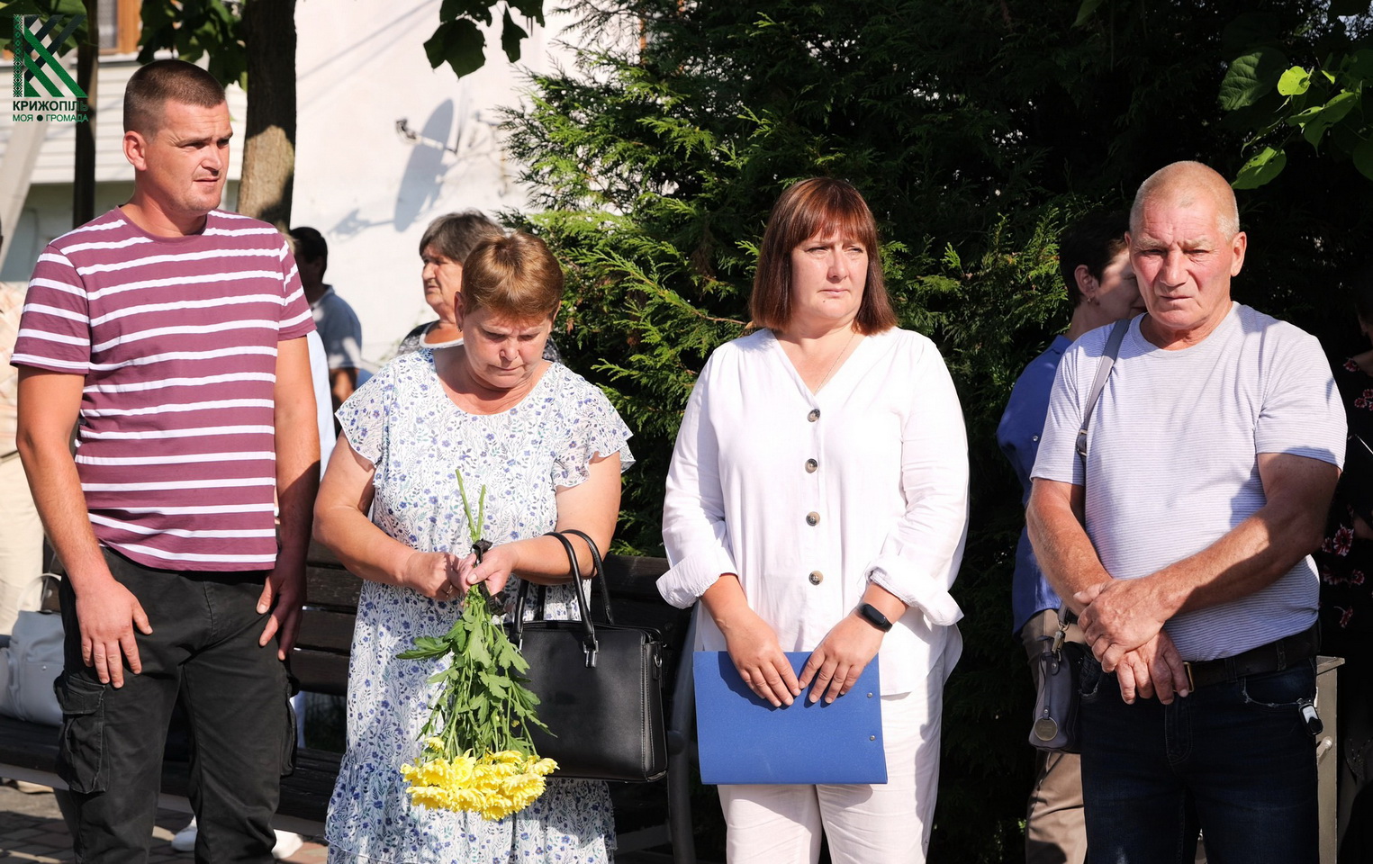 У громаді на Вінниччині рідним полеглих воїнів передали державні нагороди - фото 3