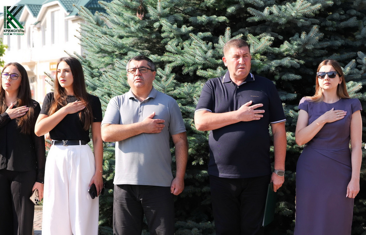 У громаді на Вінниччині рідним полеглих воїнів передали державні нагороди - фото 17