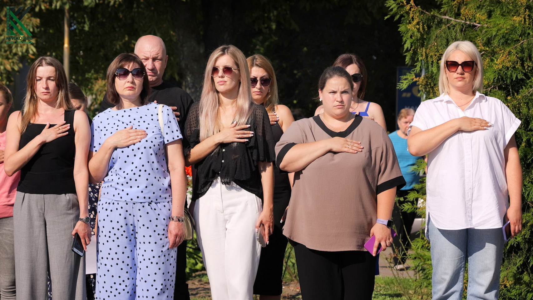 У громаді на Вінниччині рідним полеглих воїнів передали державні нагороди - фото 18