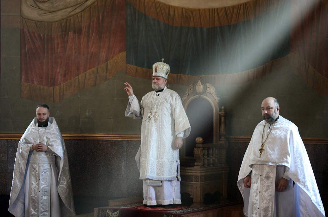 Яблучний Спас у Черкасах: в соборі помолилися за військо та мир в Україні - фото 4