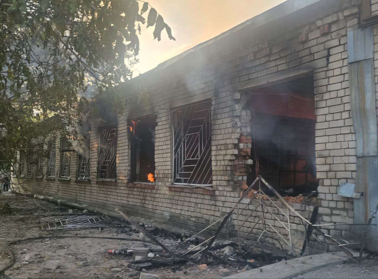 Дніпро стало ціллю російського обстрілу: виникли пожежі, є поранені - фото 3
