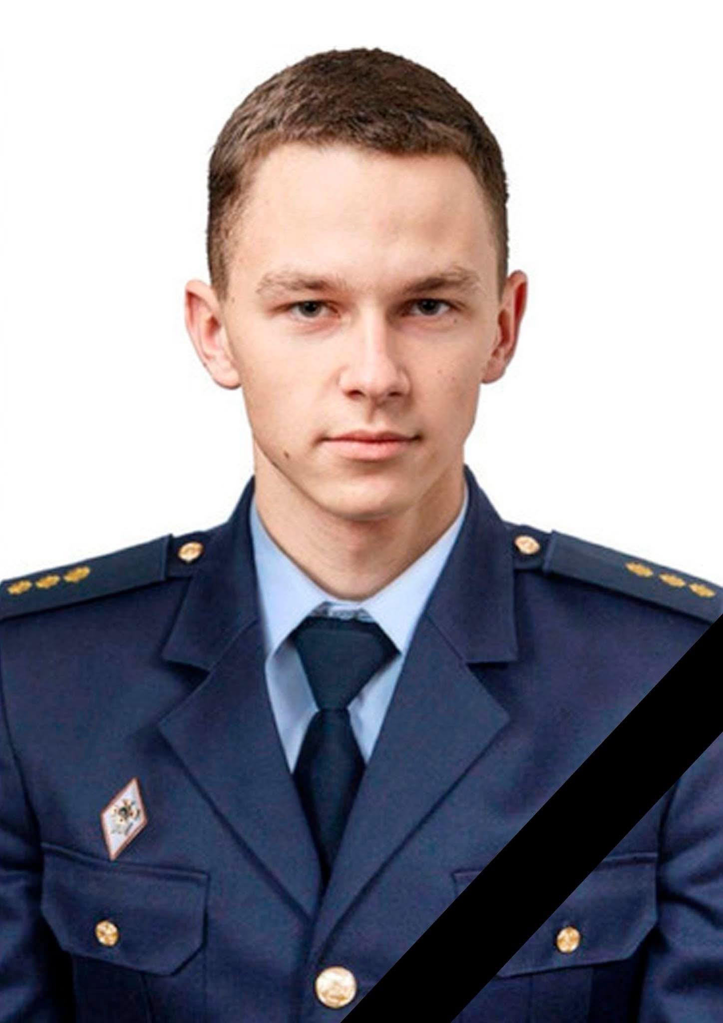 Нікополь у скорботі за жертвами обстрілу, серед яких молодий рятувальник