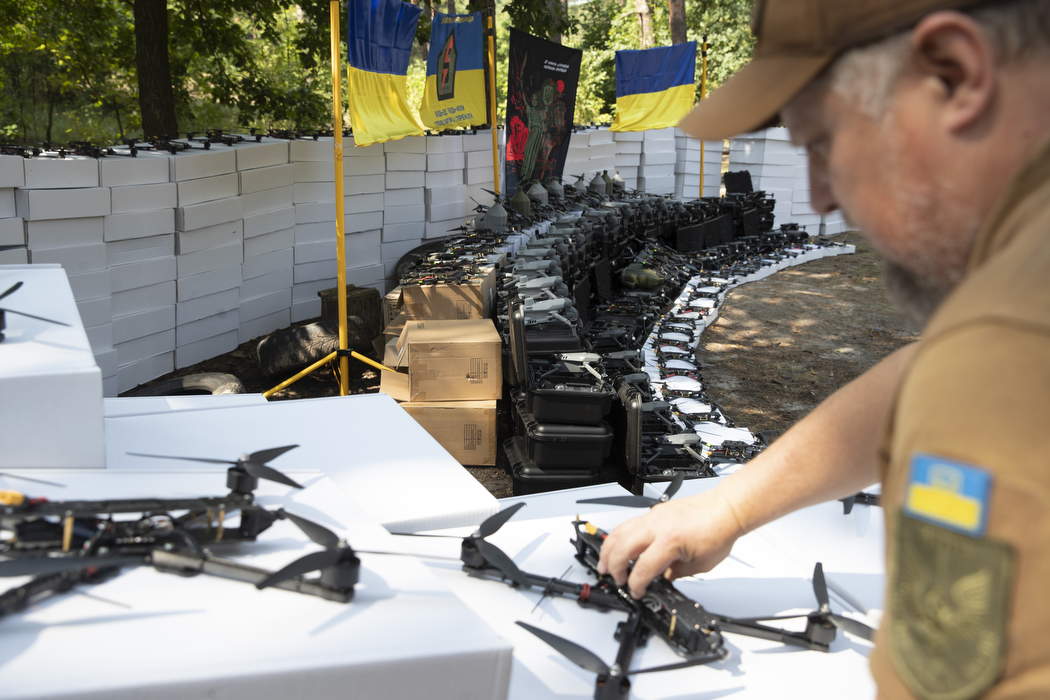 Кличко передав від громади Києва бійцям ЗСУ ще 900 БпЛА - фото 3