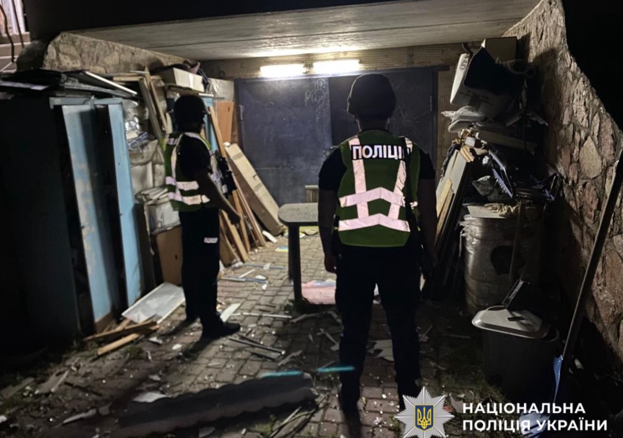У Бучанському районі через обстріл є руйнування і травмовані - фото 3