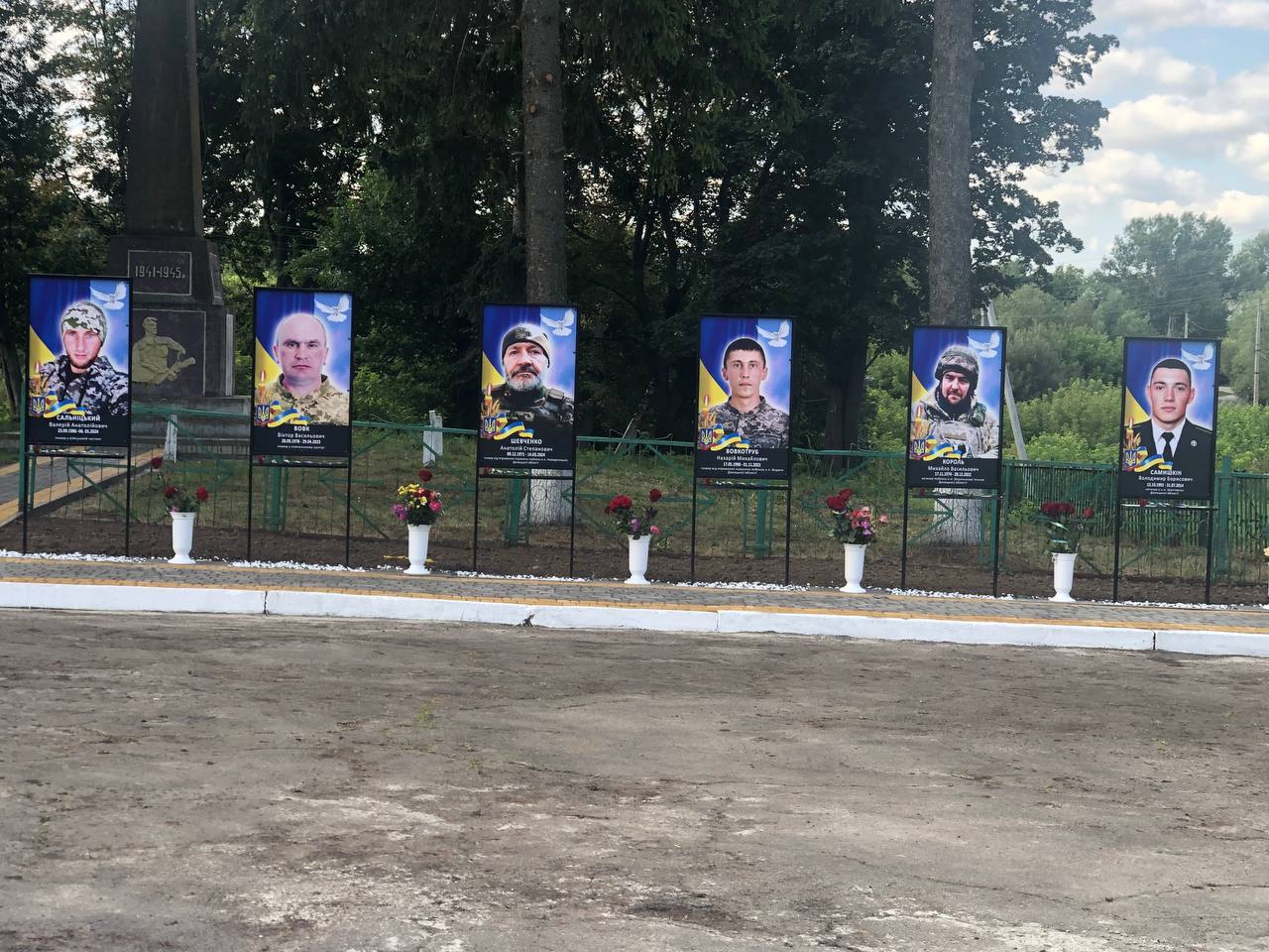 У Молодецькому урочисто відкрили Алею Слави - фото 2