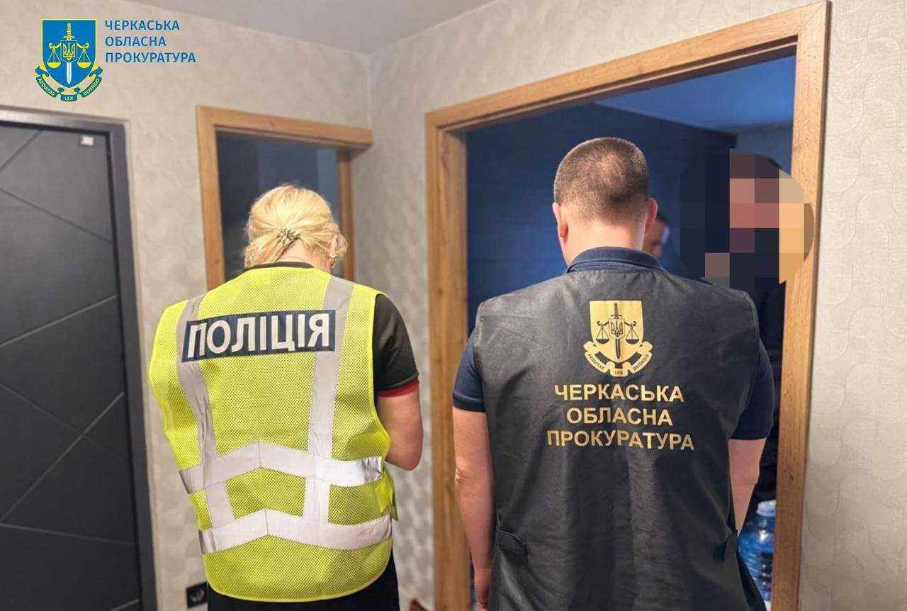 У Черкасах викрили осіб, які виростили понад 7 тисяч кущів конопель для продажу - фото 2