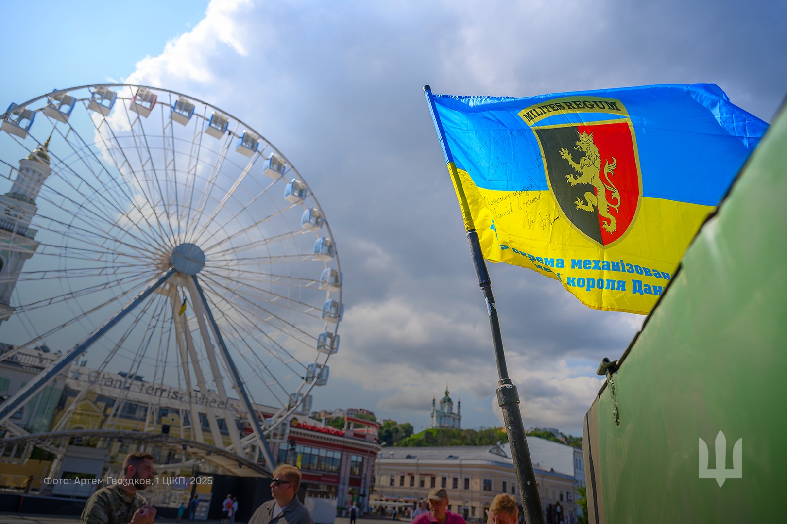 У Києві презентували фотовиставку-інсталяцію «Часів Яр. Вогнетривкі»