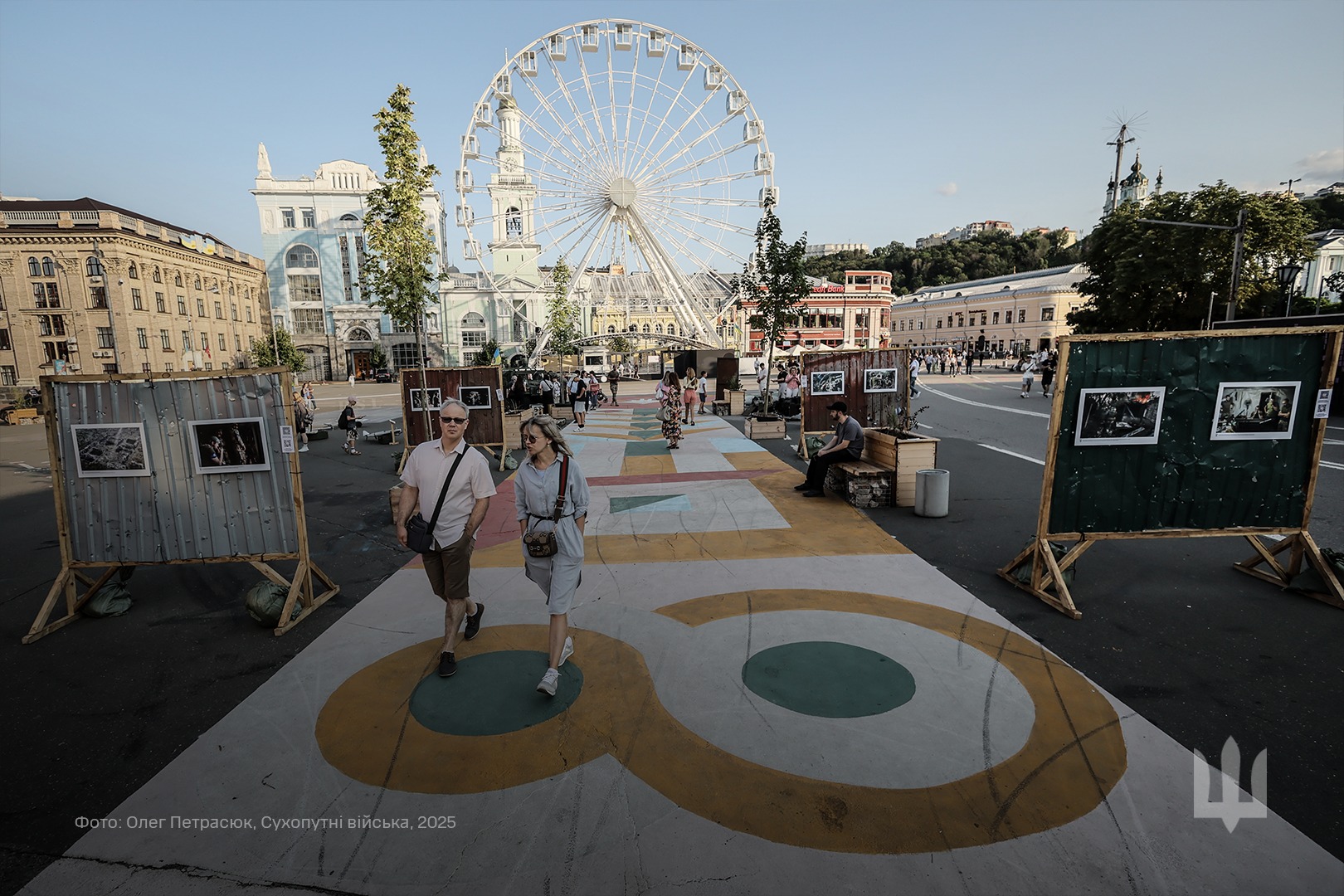 У Києві презентували фотовиставку-інсталяцію «Часів Яр. Вогнетривкі» - фото 3