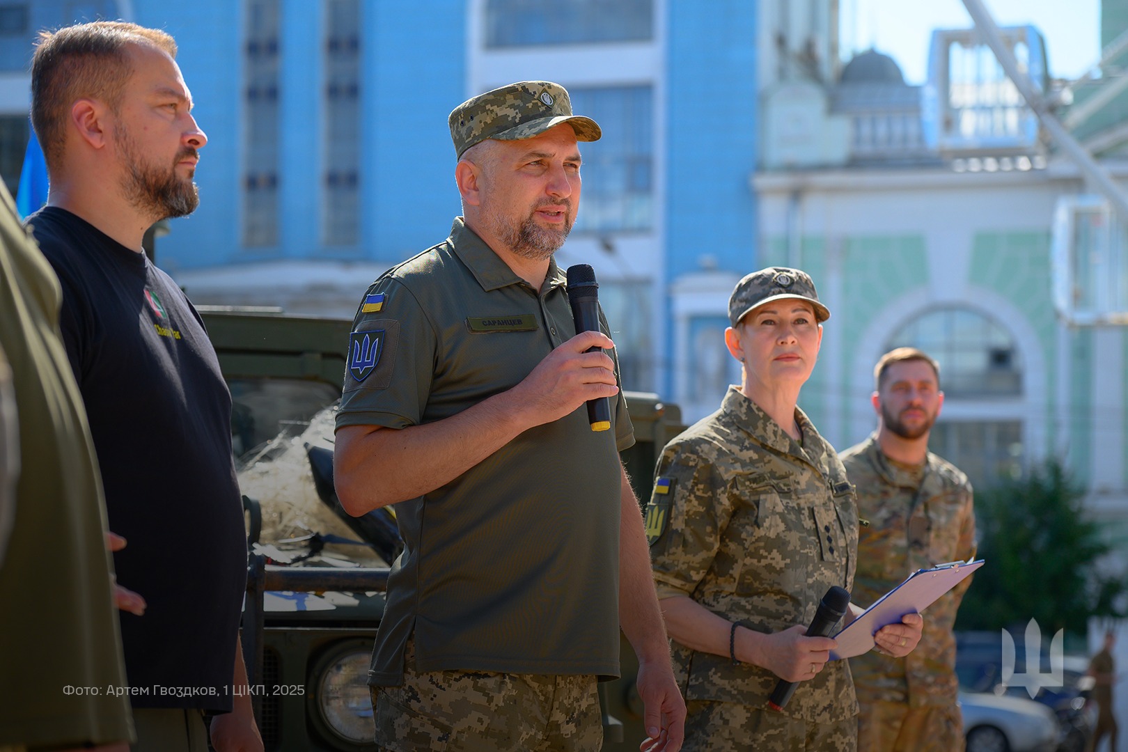 У Києві презентували фотовиставку-інсталяцію «Часів Яр. Вогнетривкі» - фото 6