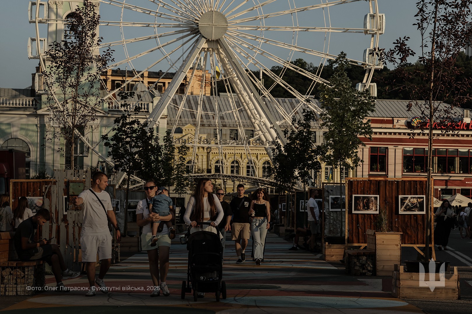 У Києві презентували фотовиставку-інсталяцію «Часів Яр. Вогнетривкі» - фото 8