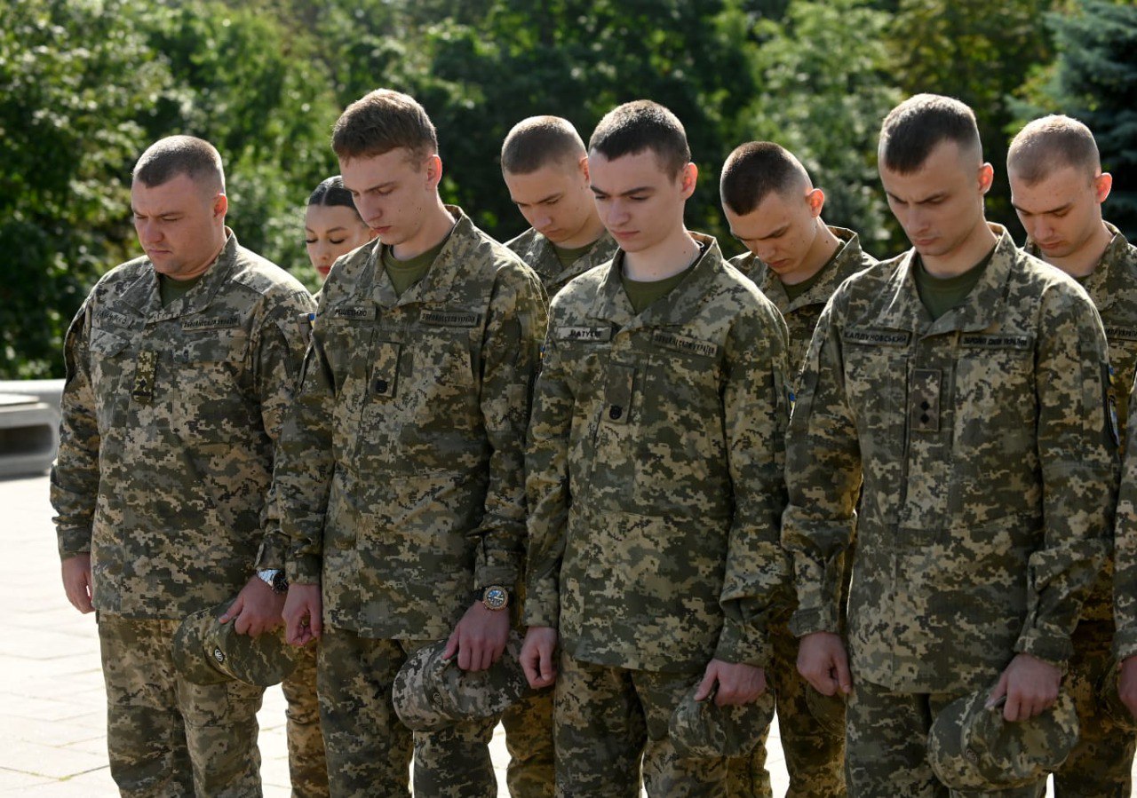 У Києві відкрили пам’ятний знак на честь Дня військ зв’язку та кібербезпеки ЗСУ - фото 3