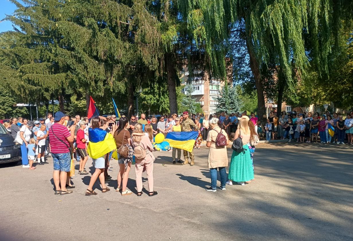 В громаді на Черкащині урочисто зустріли захисника, який понад 2 роки був у полоні