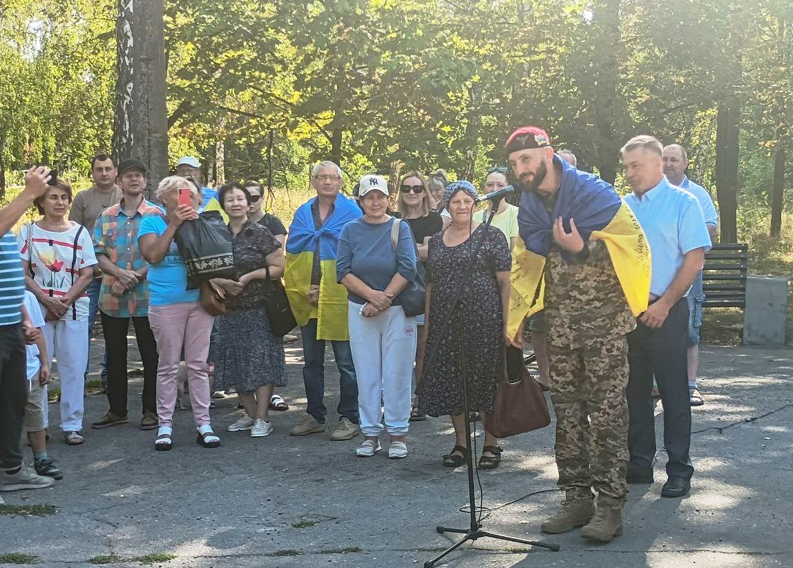 В громаді на Черкащині урочисто зустріли захисника, який понад 2 роки був у полоні - фото 3