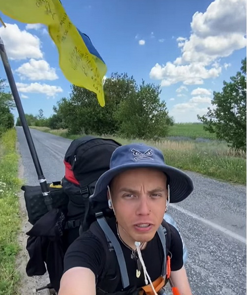 Пішки із Дніпра до Вінниці за 50 днів: про волонтера, який збирає кошти для поранених - фото 2