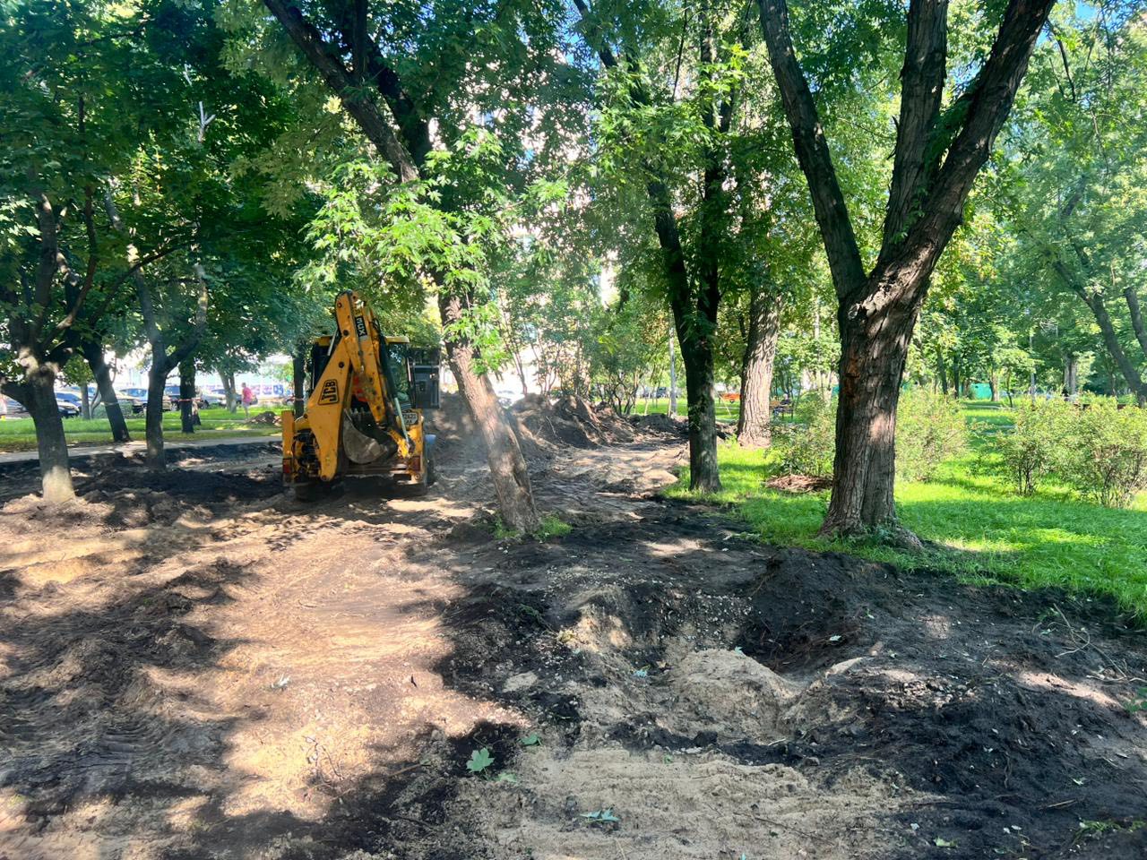 У столиці ремонтують сквер на вул. Андрія Шептицького: що відомо - фото 2