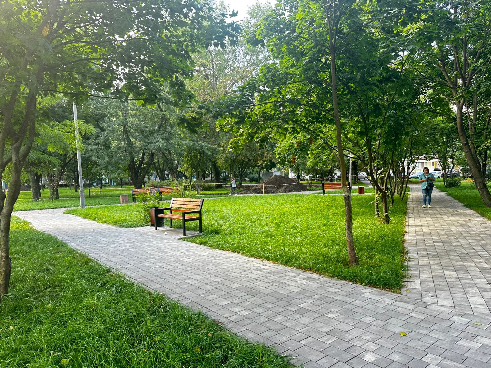 У столиці ремонтують сквер на вул. Андрія Шептицького: що відомо - фото 3