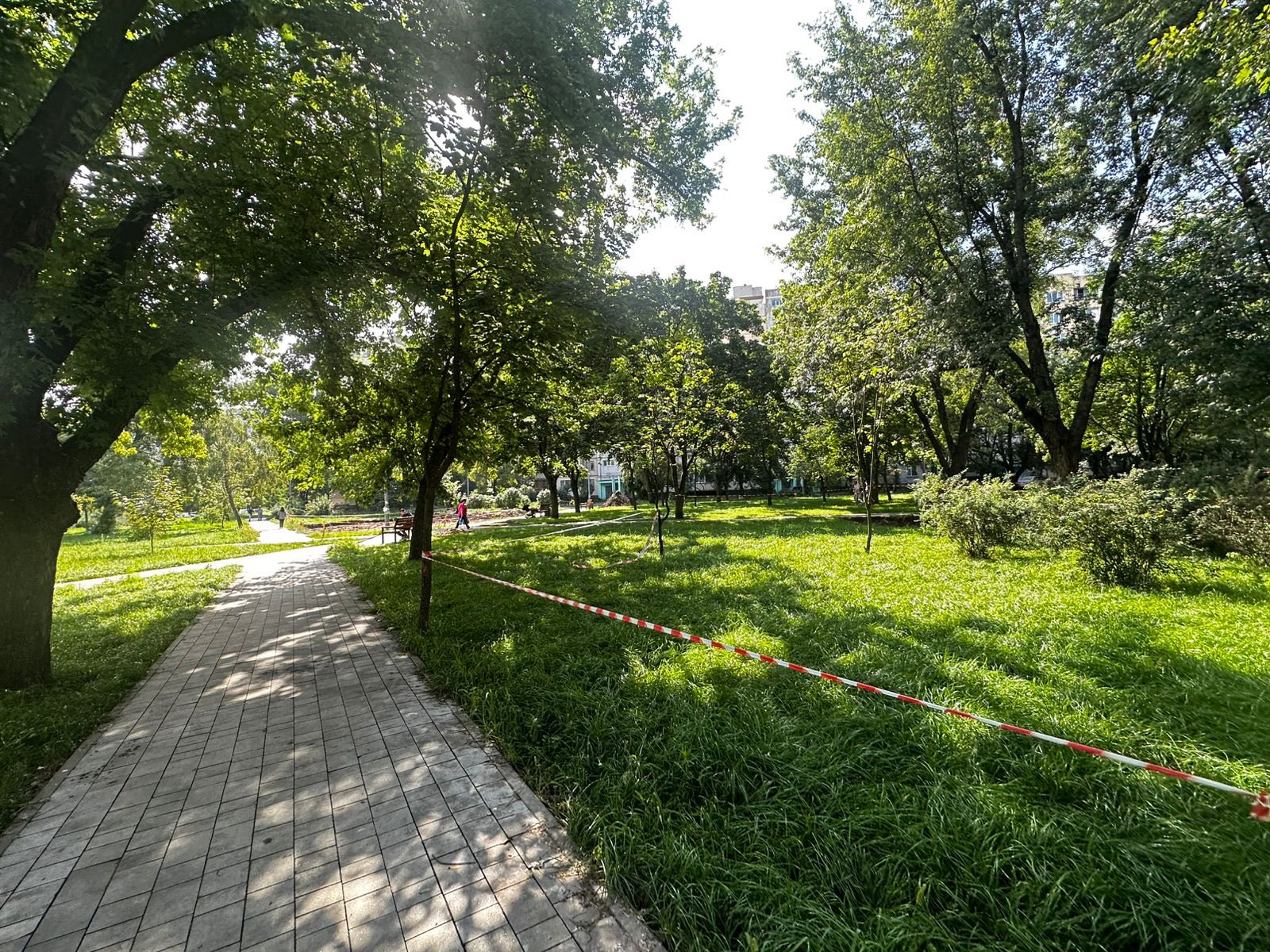 У столиці ремонтують сквер на вул. Андрія Шептицького: що відомо