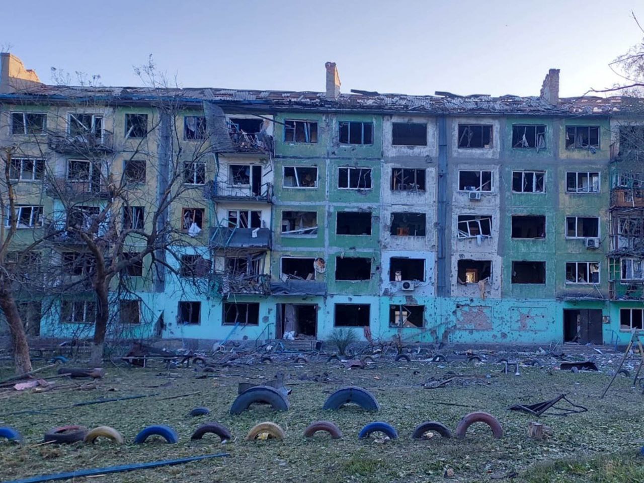 Російські бомби атакували житловий квартал на Донеччині: загинули люди - фото 2