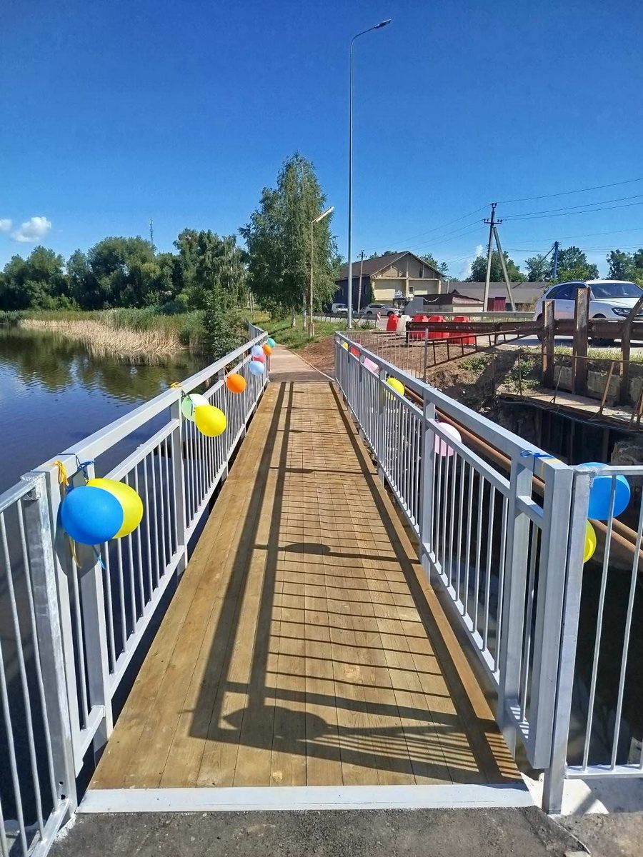 У селі на Вінниччині відремонтували міст, де ходять люди - фото 4