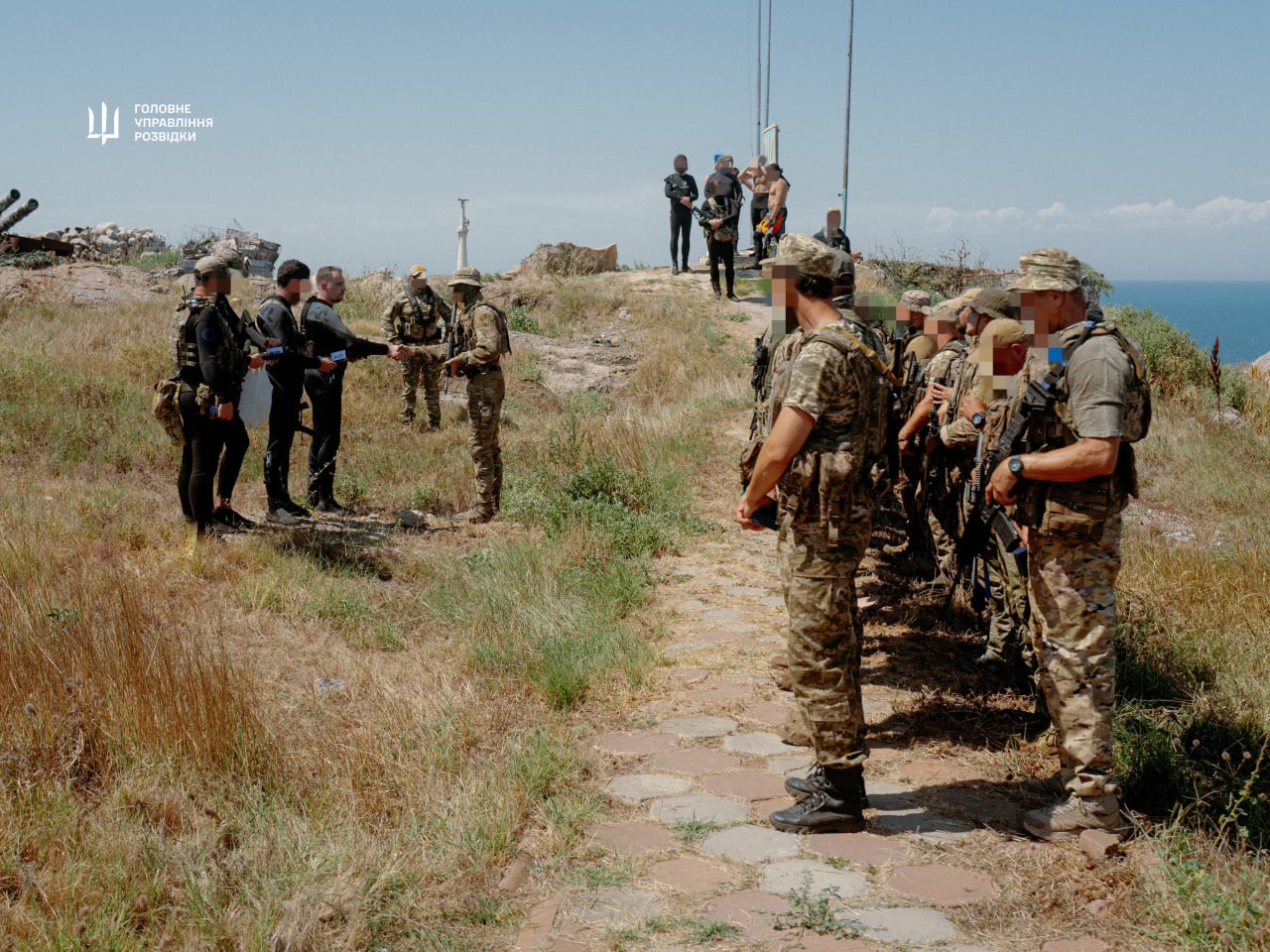 Буданов відвідав острів Зміїний, де позиції тримає «Спецпідрозділ Тимура». Фото і відео - фото 7