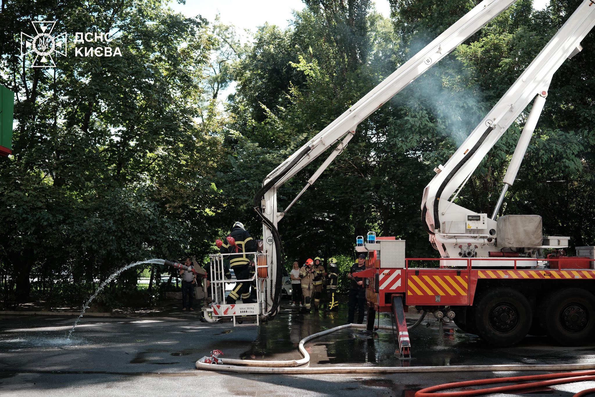 У Києві під час пожежі загинула людина - фото 2