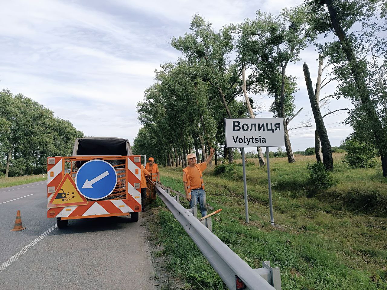 На Київщині тривають роботи з ремонту та очищення доріг - фото 3