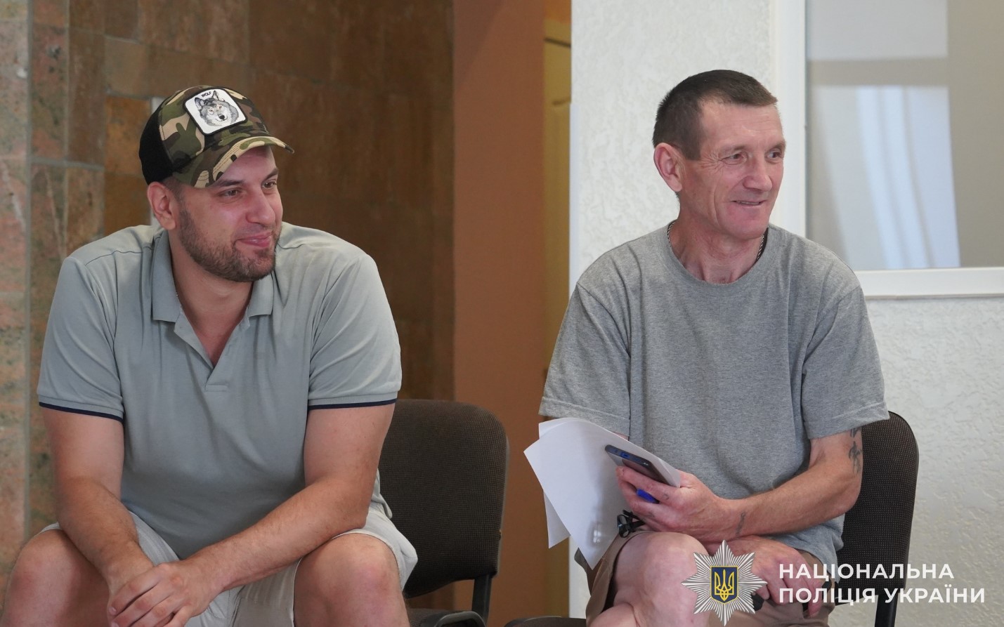 Поліцейські собаки, які пройшли навчання, допомагають відновлюватися ветеранам. Відео