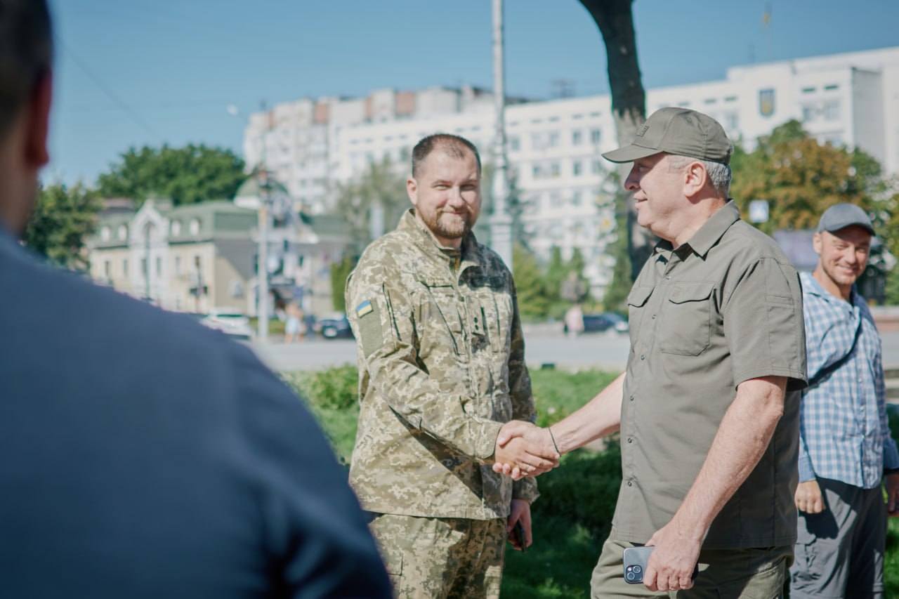 Черкащина передала оборонцям «мавіки» та автівки на фронт