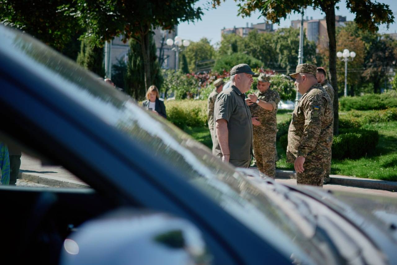 Черкащина передала оборонцям «мавіки» та автівки на фронт - фото 3