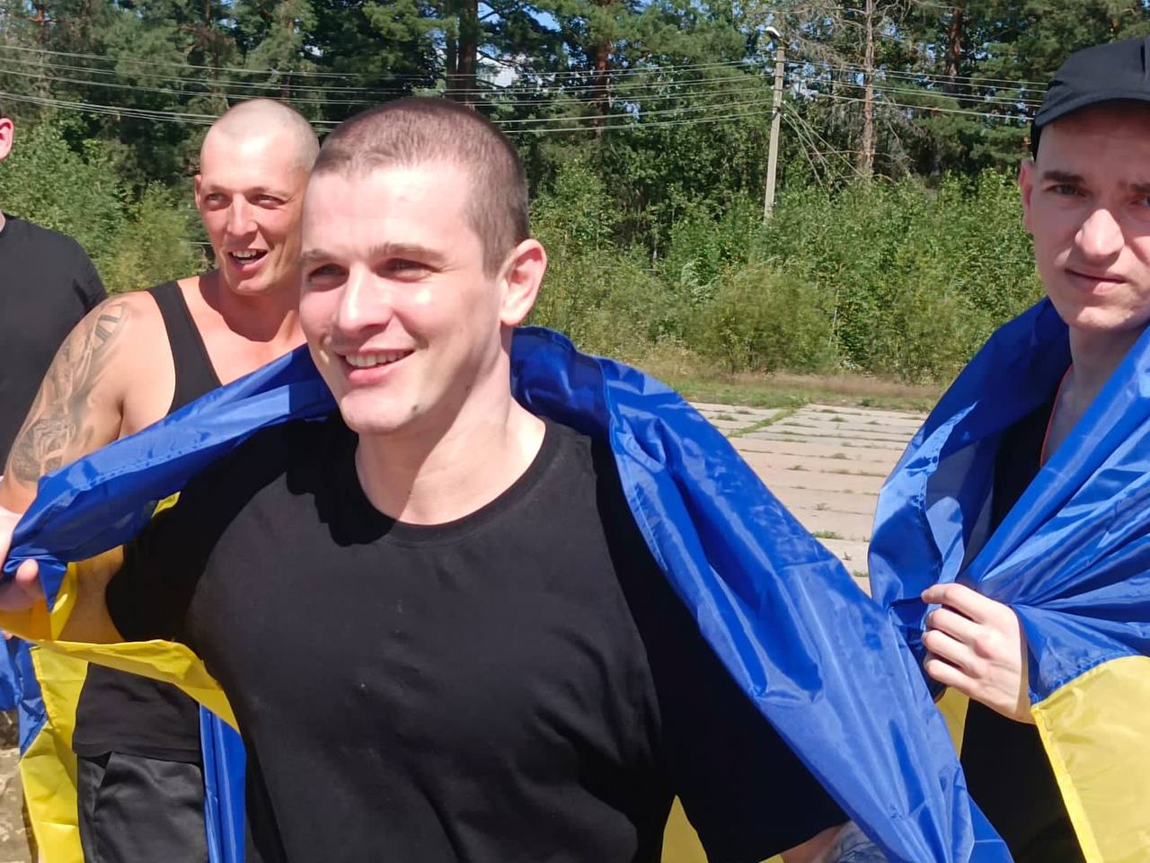 Відбувся обмін полоненими, повернули цивільних, яких РФ утримувала з 2014-го - фото 2