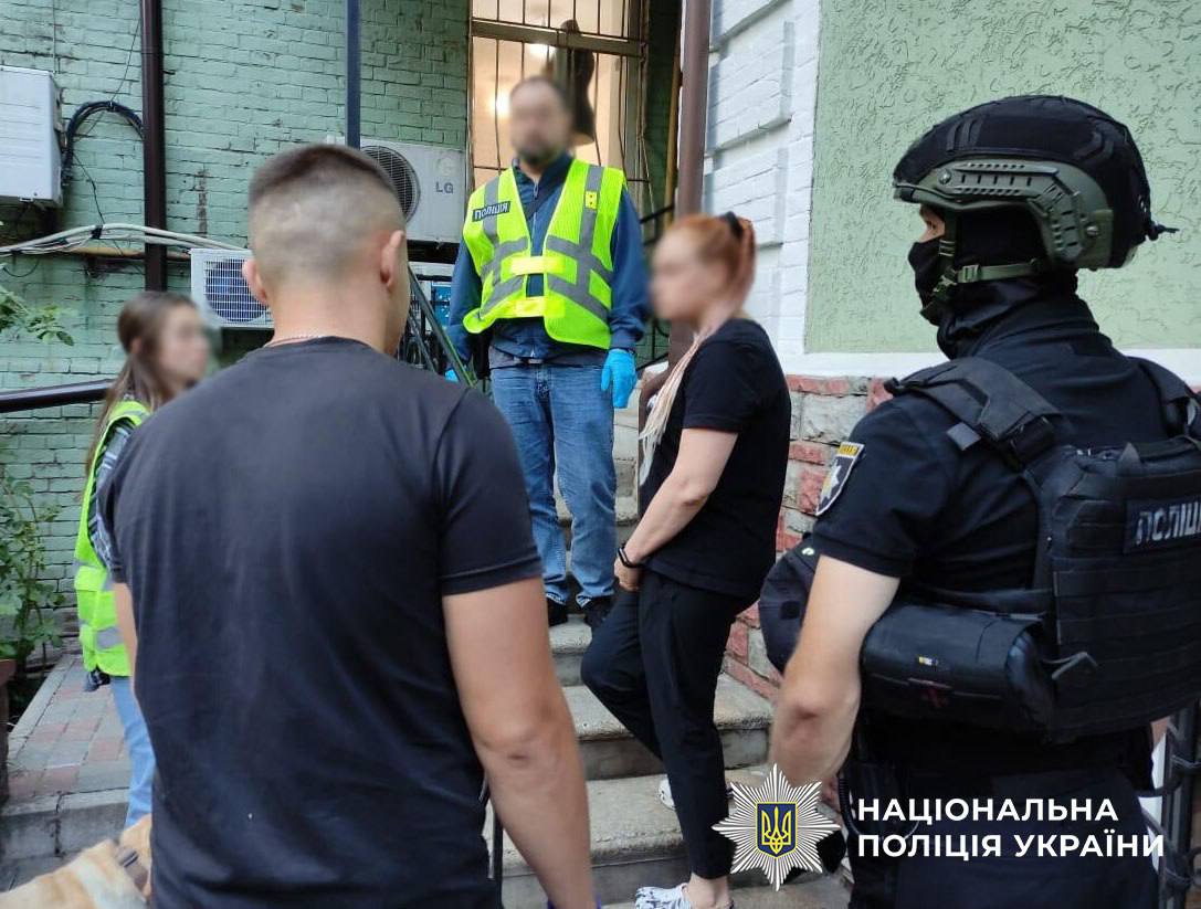 У Києві викрили подружжя, яке за 5,6 млн грн обіцяло «вирішити» справу наркодилера - фото 2