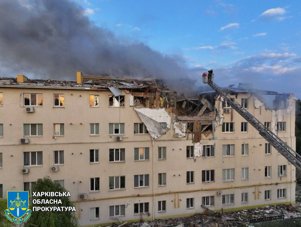 П’ять людей загинули у будинку Харкова, кули вдарили 5 дронів. Фото