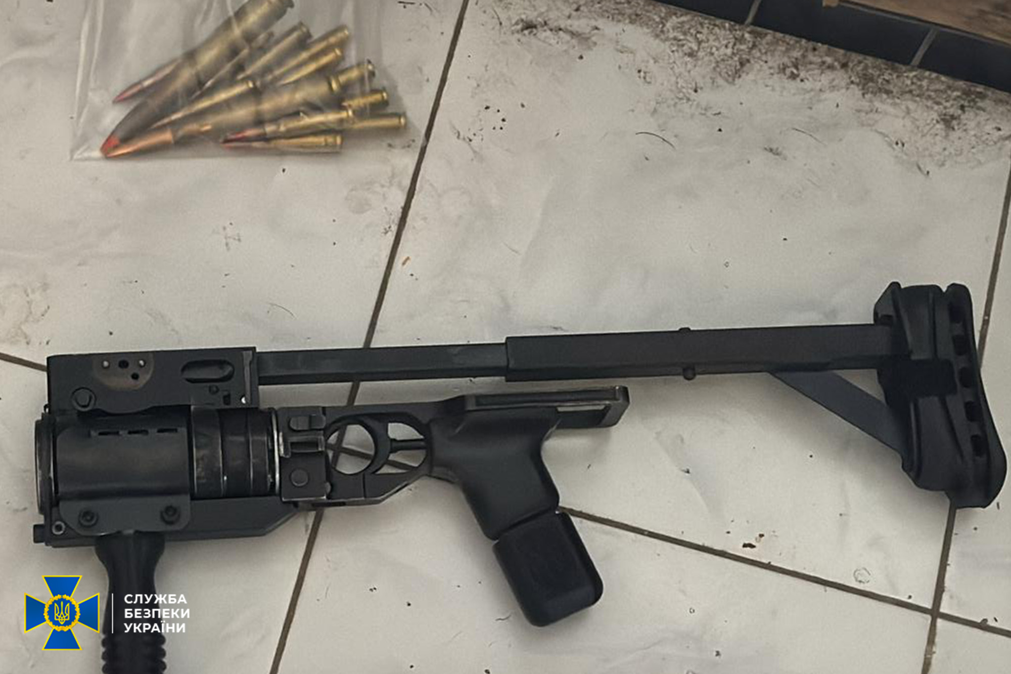 Кокаїн, перевірка на поліграфі та кур’єри по всій країні: силовики ліквідували міжнародний канал збуту наркотиків - фото 2