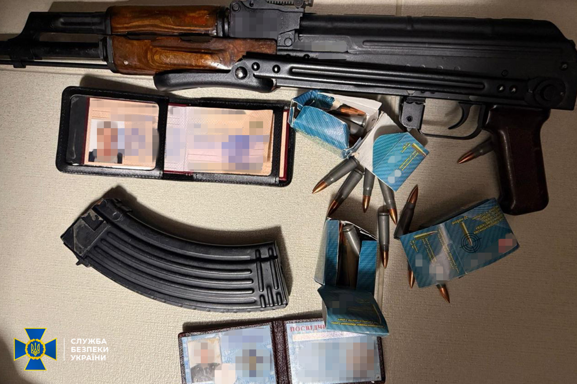 Кокаїн, перевірка на поліграфі та кур’єри по всій країні: силовики ліквідували міжнародний канал збуту наркотиків - фото 3