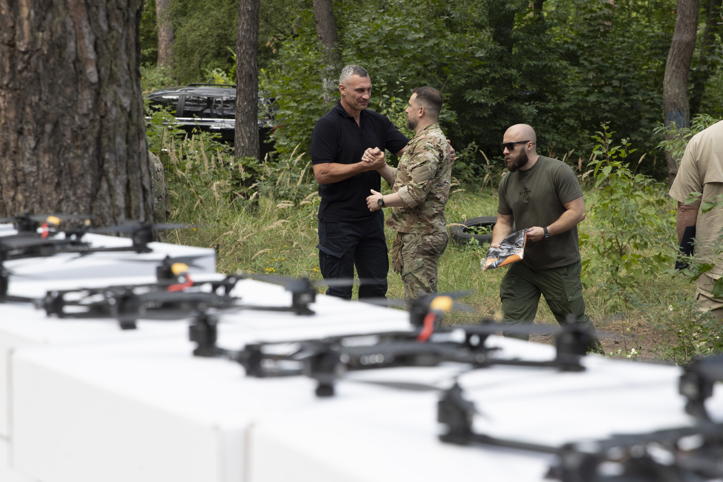 Кияни передали бійцям 3-го армійського корпусу ЗСУ 6 тисяч БпЛА - фото 3