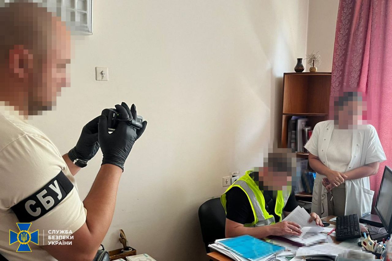 Адвокат, юрист і троє лікарів організували схему ухилення від мобілізації в Києві - фото 3