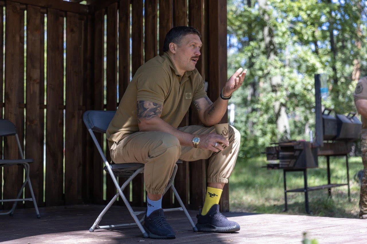 Олександр Усик відвідав поранених нацгвардійців у медцентрі НГУ - фото 4