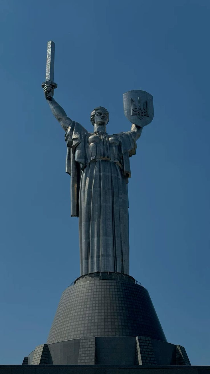 Батьківщина-Мати: головний монумент Києва, який видно з усіх сторін
